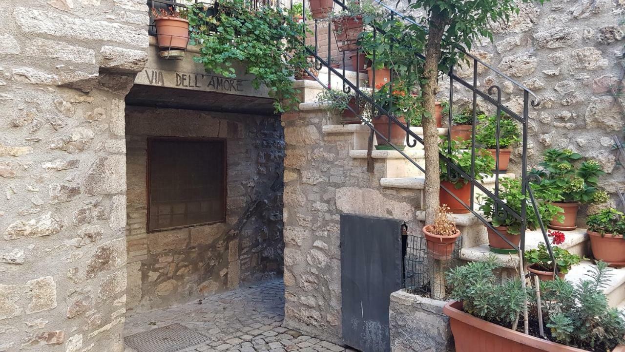 Le Casette Di Civitella La Casa Di Nonna Giulia Civitella Del Lago Exterior photo